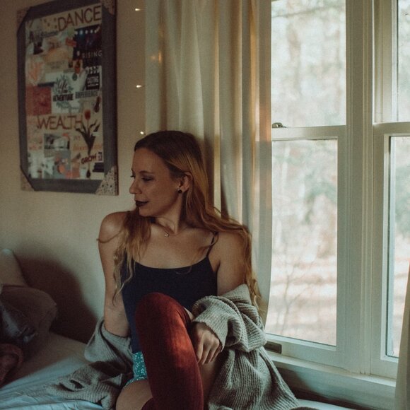 Meet Your Seller! 💜 - Picture 4 of 10